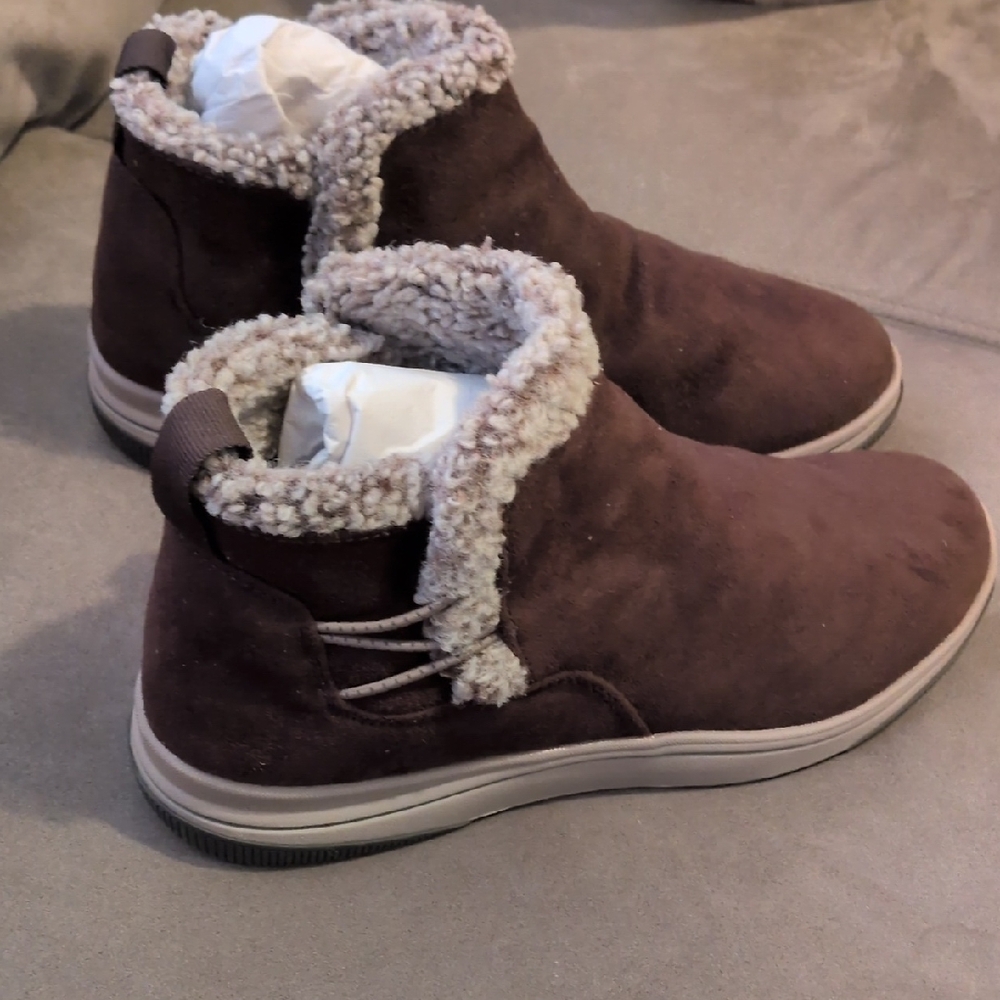 Women's Clarks   Brown Suede Ankle Boots with Sherpa Lining